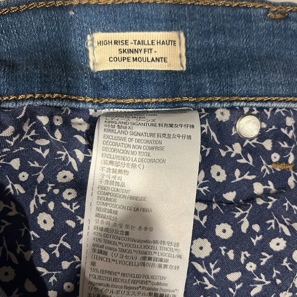 Kirkland Signature Women’s High Rise Skinny Jeans - Picture 6 of 6